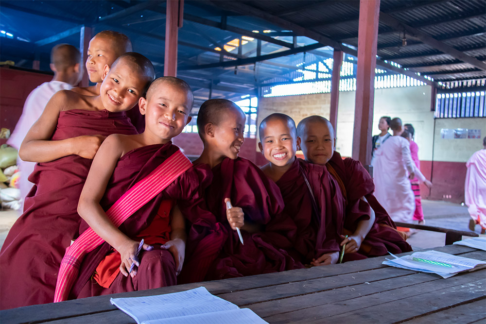 burmesische_schueler_-_jahresbericht_2019_-_stiftung_kinderdorf_pestalozzi