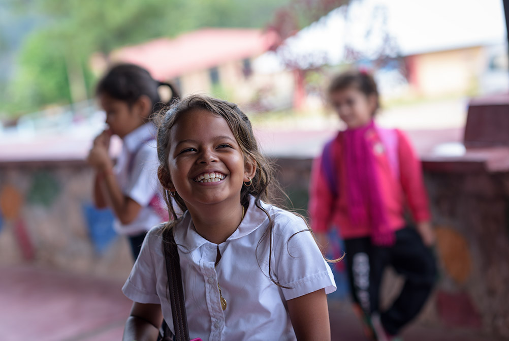 projekte_-_zentralamerika_-_el_salvador_-_lachendes_maedchen