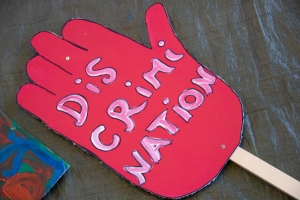 news_-_kinderdorf_pestalozzi_-_kinder_haben_recht_-_schild