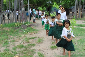 projekte_-_suedostasien_-_myanmar_-_clean_and_green_-_kinder_mit_pflanze