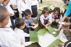 projekte_-_suedostasien_-_laos_-_lsda-_schulklasse_draussen