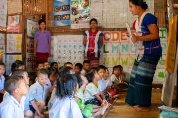 internationaler_tag_der_muttersprache_karennikinder_fluechtlingscamps_stiftung_kinderdorf_pestalozzi