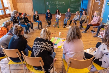 kinder_im_kreis_kinderkonferenz_stiftung_kinderdorf_petsalozzi