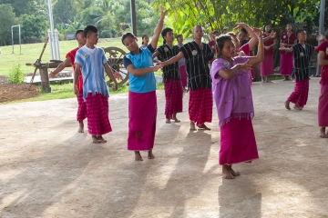 kinder_tanzen_-_stiftung_kinderdorf_pestalozzi