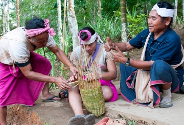 maenner_beim_handwerk_533006_mae_chan_thailand_stiftung_kinderdorf_pestalozzi_done