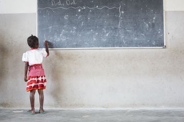 projekte_-_ostafrika_-_mosambik_-_kind_an_tafel_-_stiftung_kinderdorf_pestalozzi